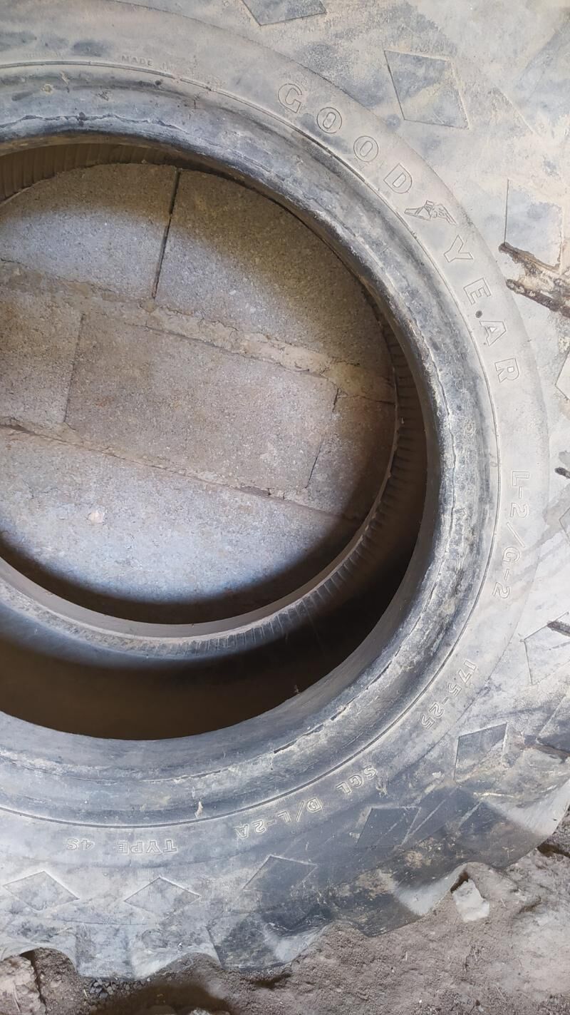 Pakrişka uly tehnika Goodyear 1 000 TMT - Bäherden - img 2