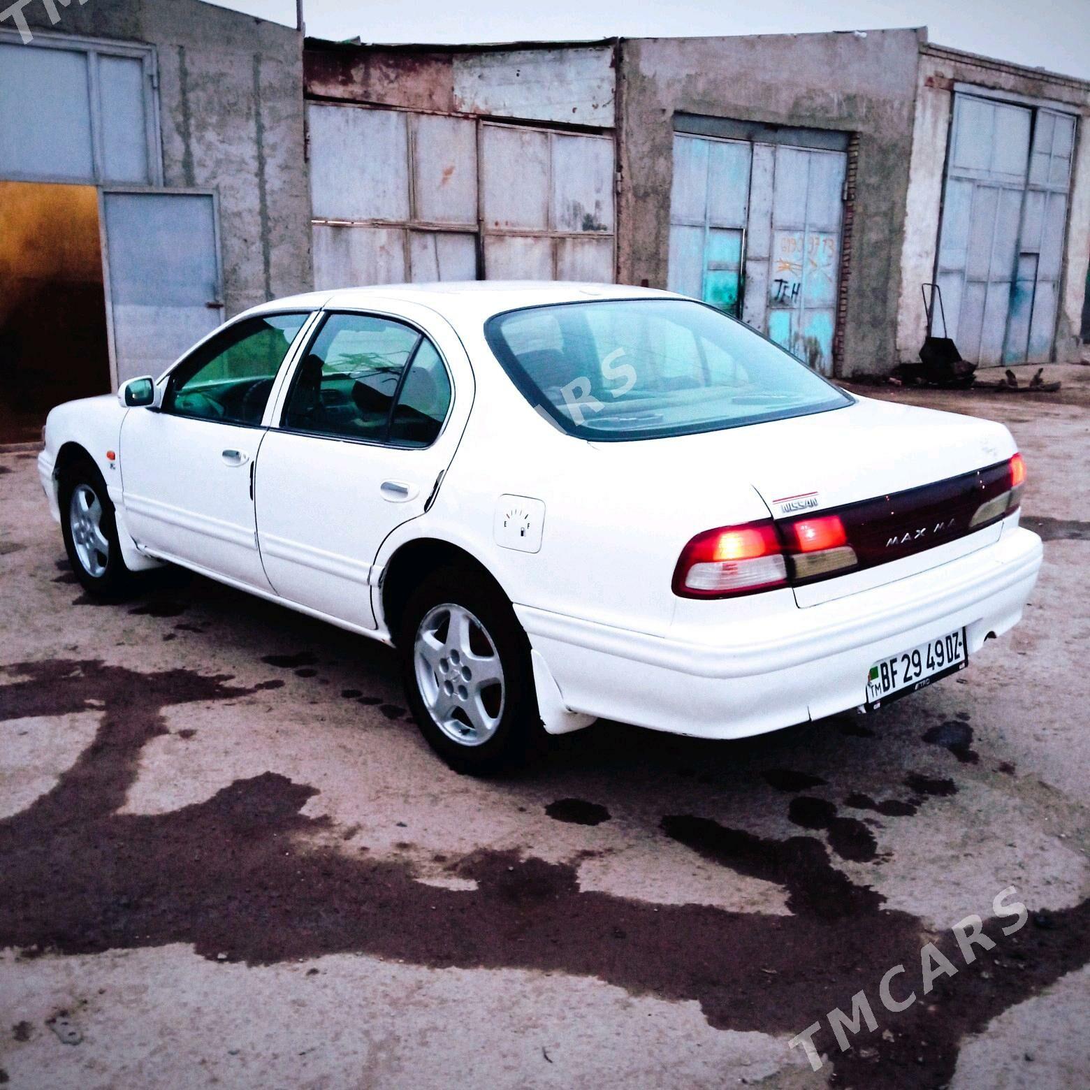 Nissan Maxima 1998 - 50 000 TMT - Гурбансолтан Едже - img 4
