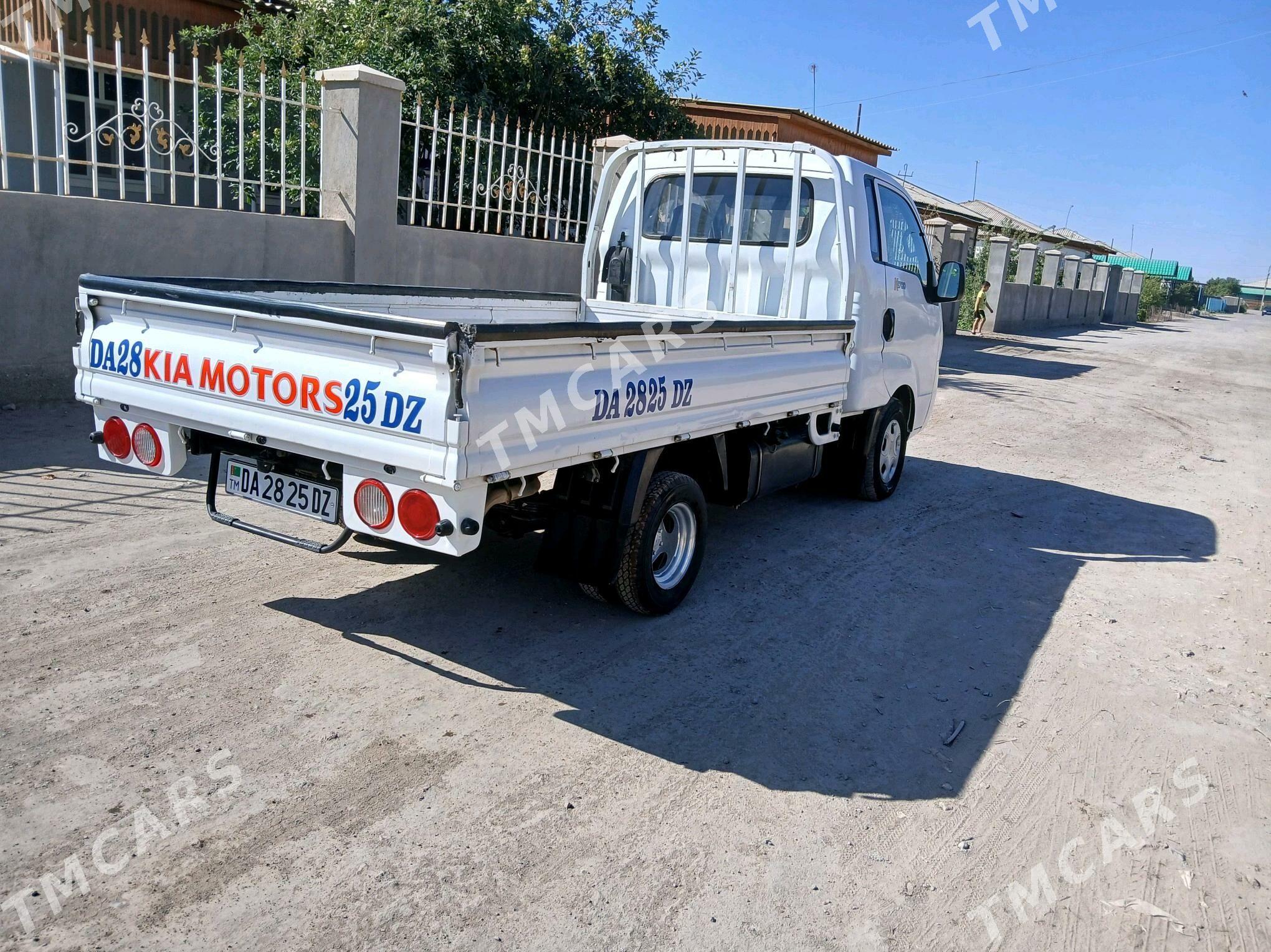 Kia Bongo 2016 - 190 000 TMT - Дашогуз - img 3