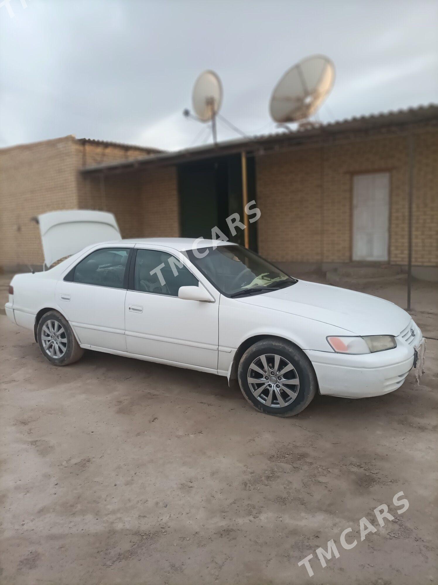 Toyota Camry 1999 - 120 000 TMT - Saýat - img 3