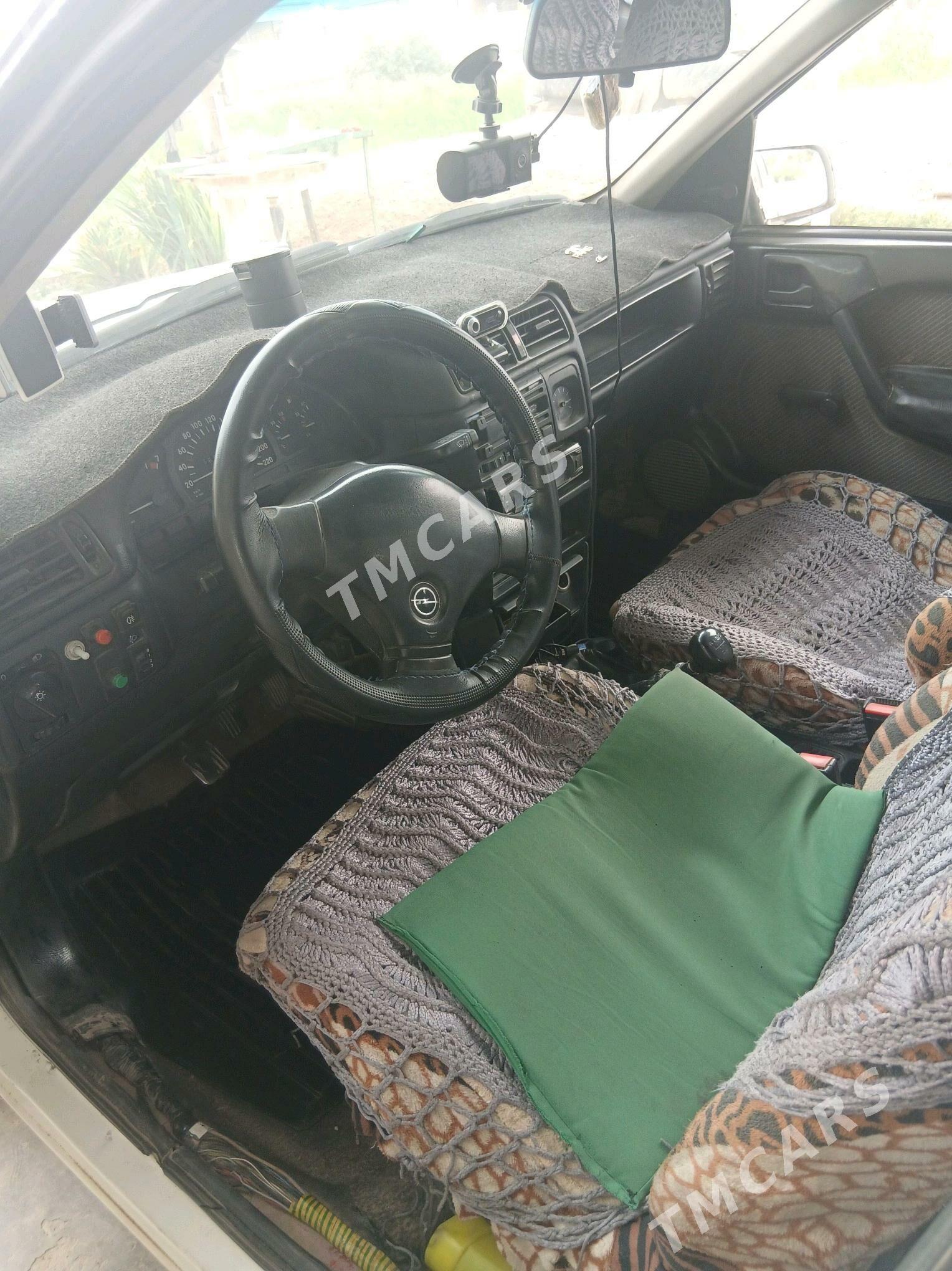 Opel Vectra 1992 - 25 000 TMT - Сакарчага - img 7