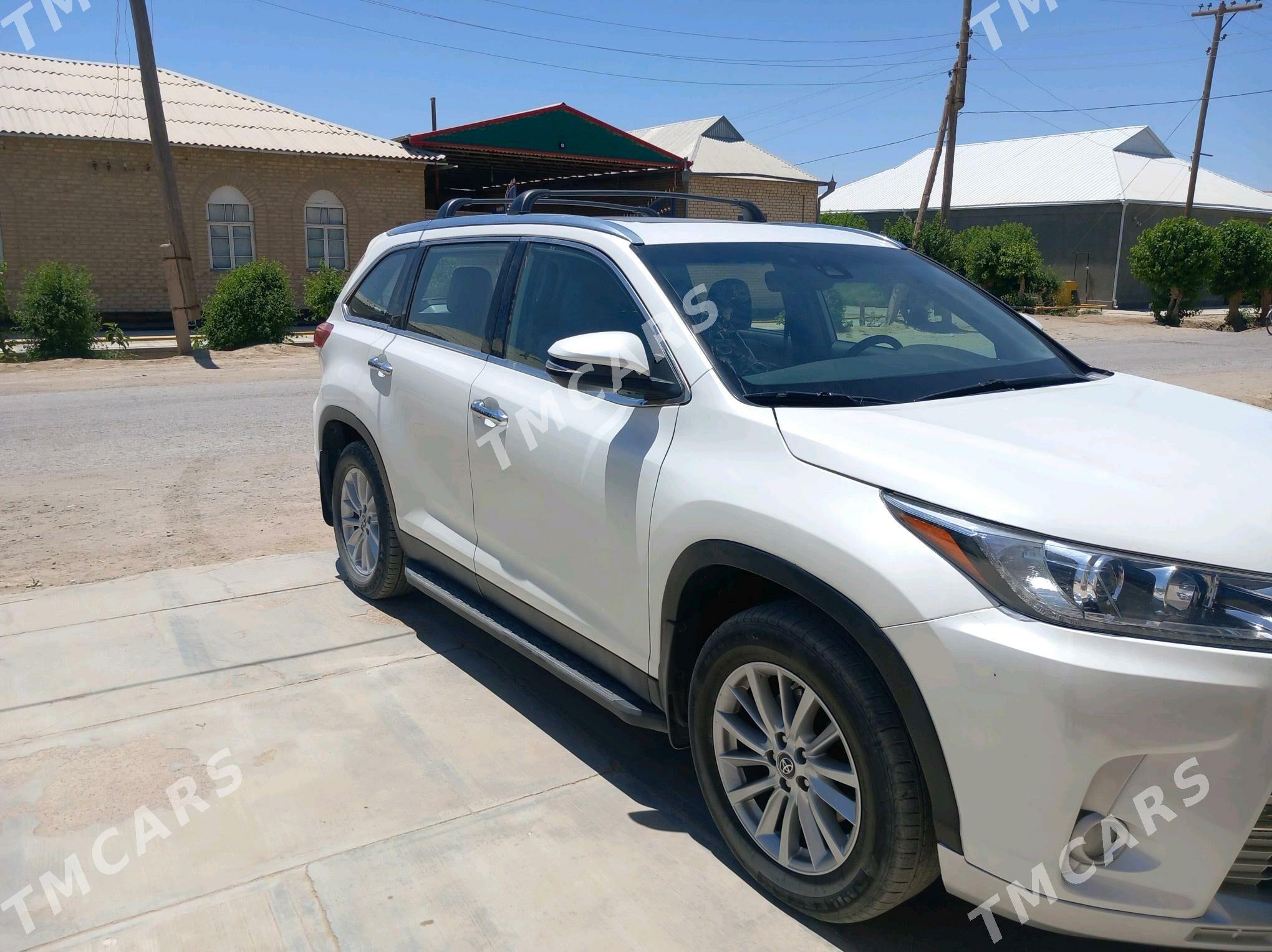 Toyota Highlander 2019 - 400 000 TMT - Ýolöten - img 8
