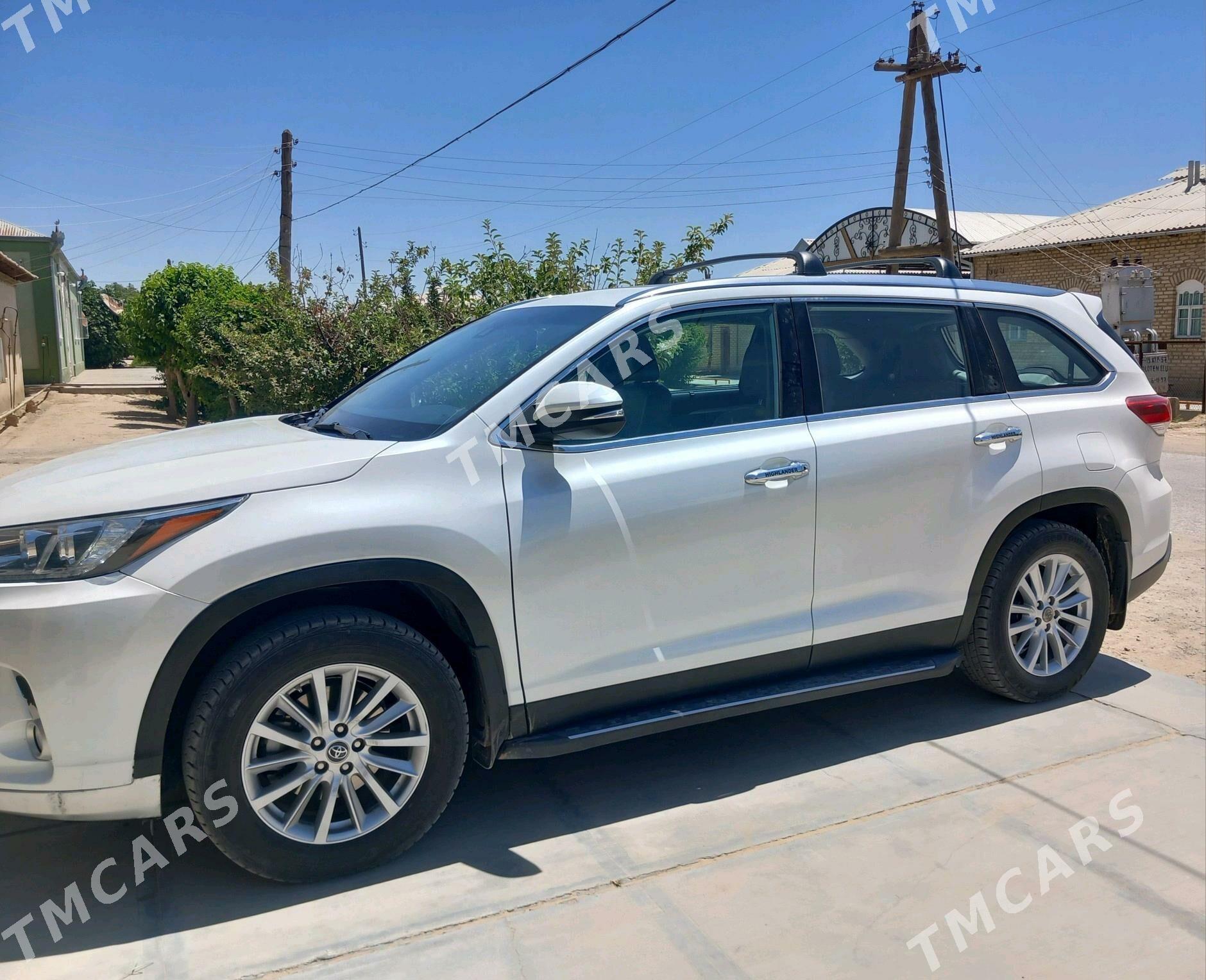 Toyota Highlander 2019 - 400 000 TMT - Ýolöten - img 9