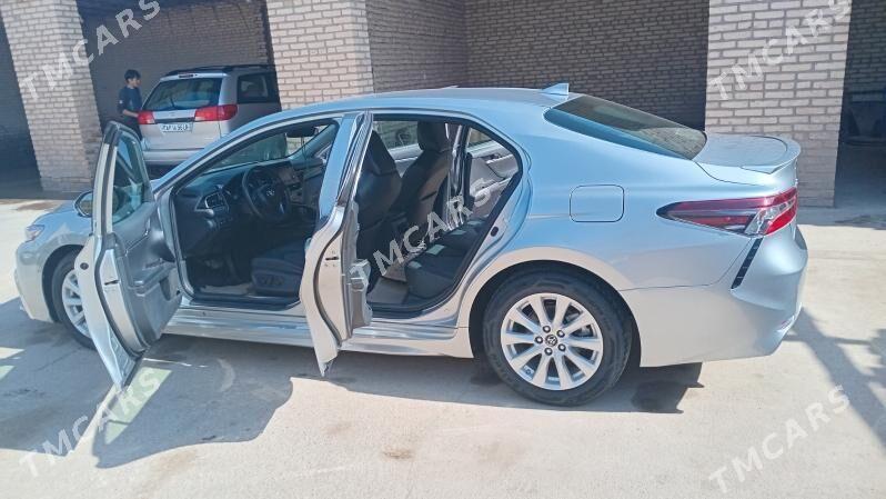 Toyota Camry 2021 - 290 000 TMT - Halaç - img 6