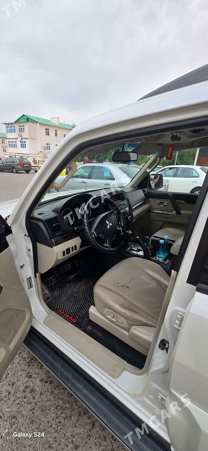 Mitsubishi Pajero 2013 - 270 000 TMT - Türkmenbaşy - img 3