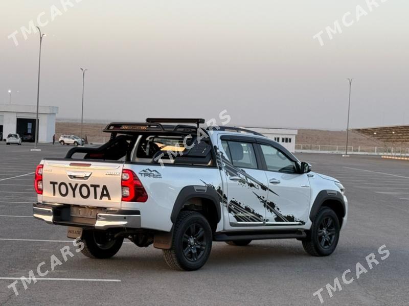 Toyota Hilux 2023 - 645 000 TMT - Ашхабад - img 4