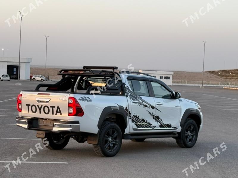 Toyota Hilux 2023 - 645 000 TMT - Ашхабад - img 8