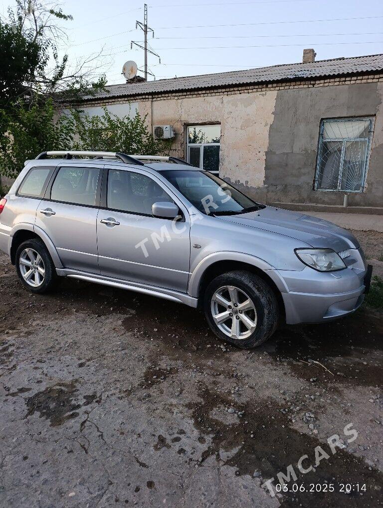 Mitsubishi Outlander 2004 - 60 000 TMT - Çärjew - img 2