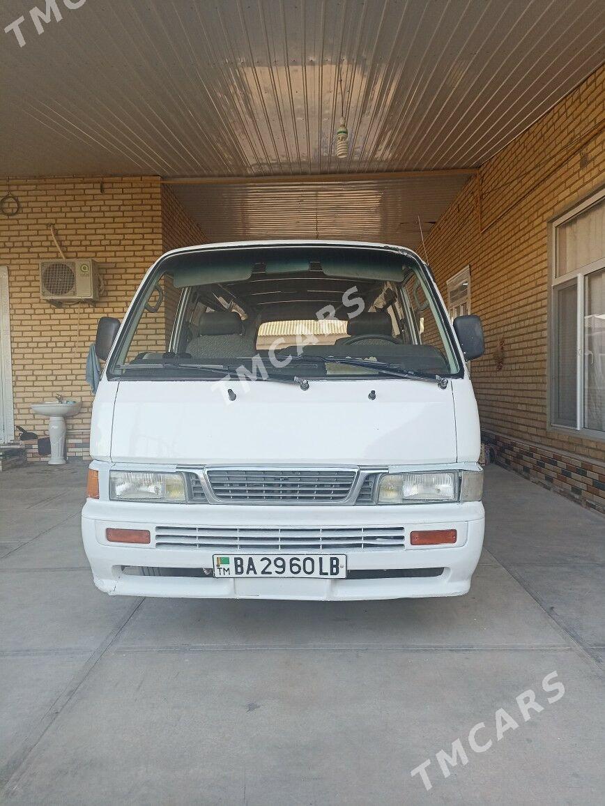 Nissan Urvan 2001 - 52 000 TMT - Магданлы - img 4