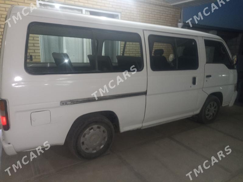 Nissan Urvan 2001 - 52 000 TMT - Магданлы - img 6