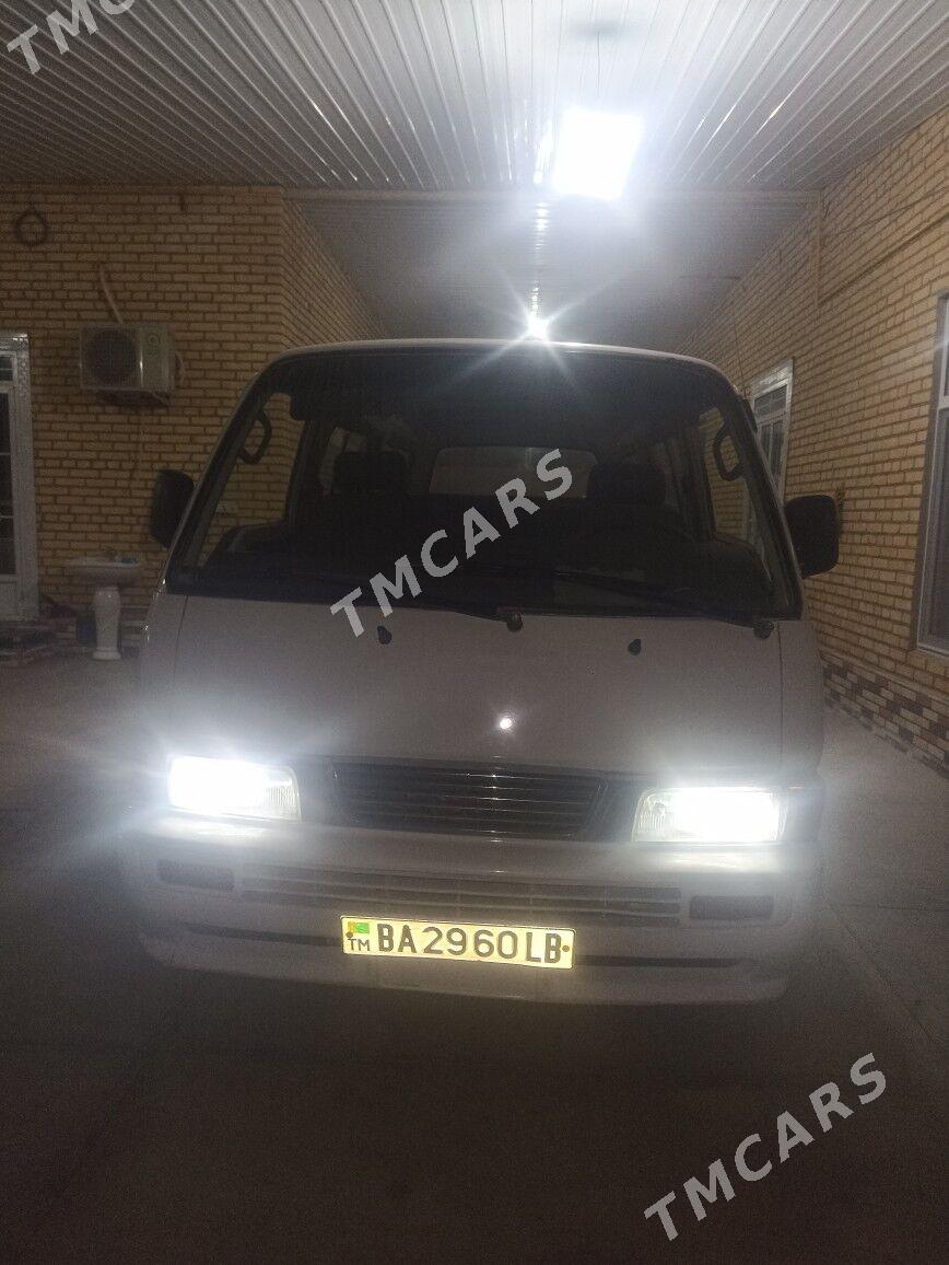 Nissan Urvan 2001 - 52 000 TMT - Магданлы - img 7