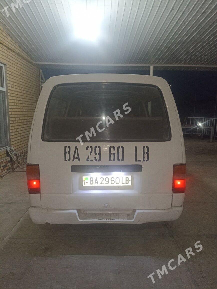 Nissan Urvan 2001 - 52 000 TMT - Магданлы - img 2