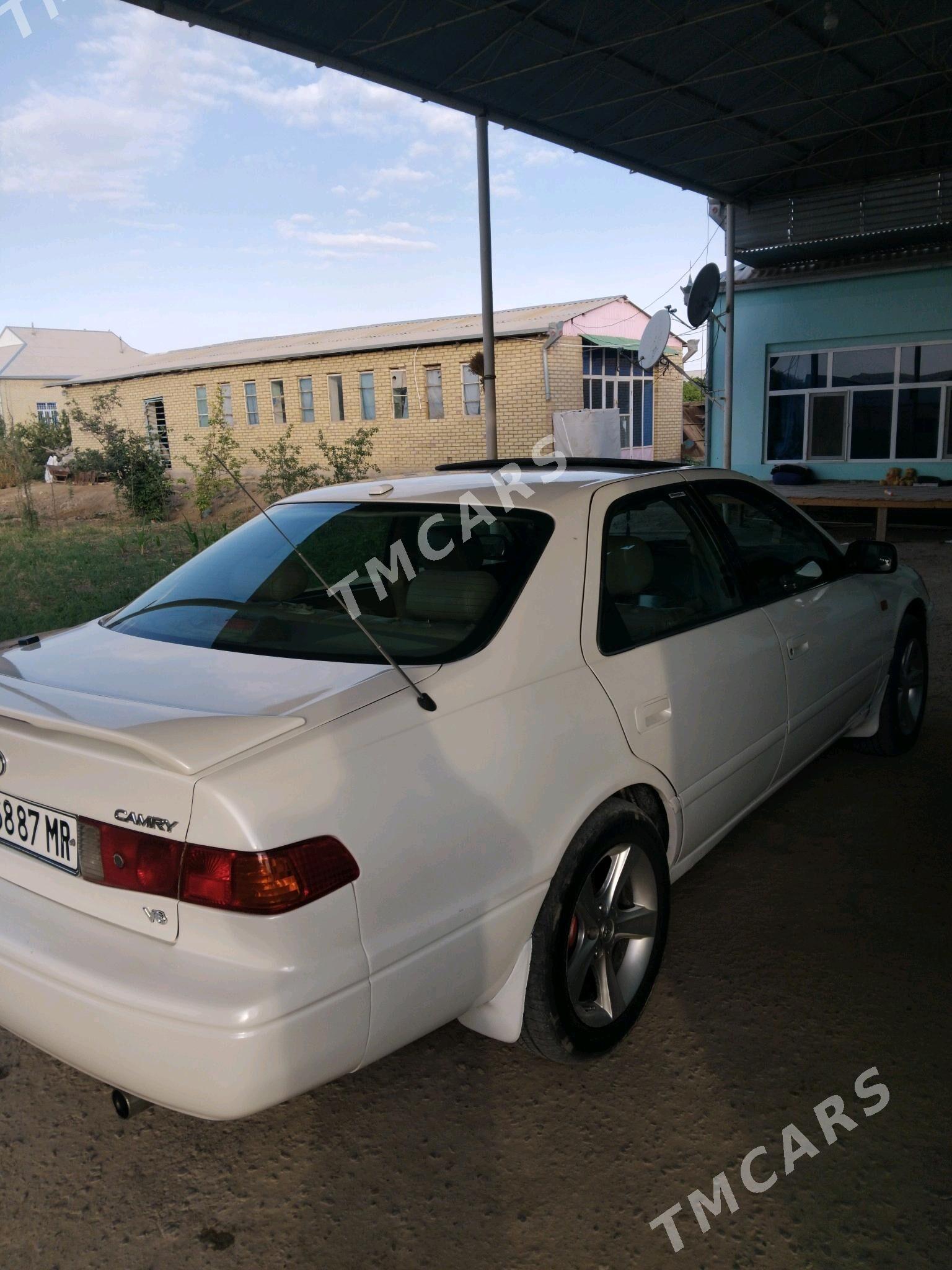 Toyota Camry 1998 - 121 000 TMT - Сакарчага - img 3
