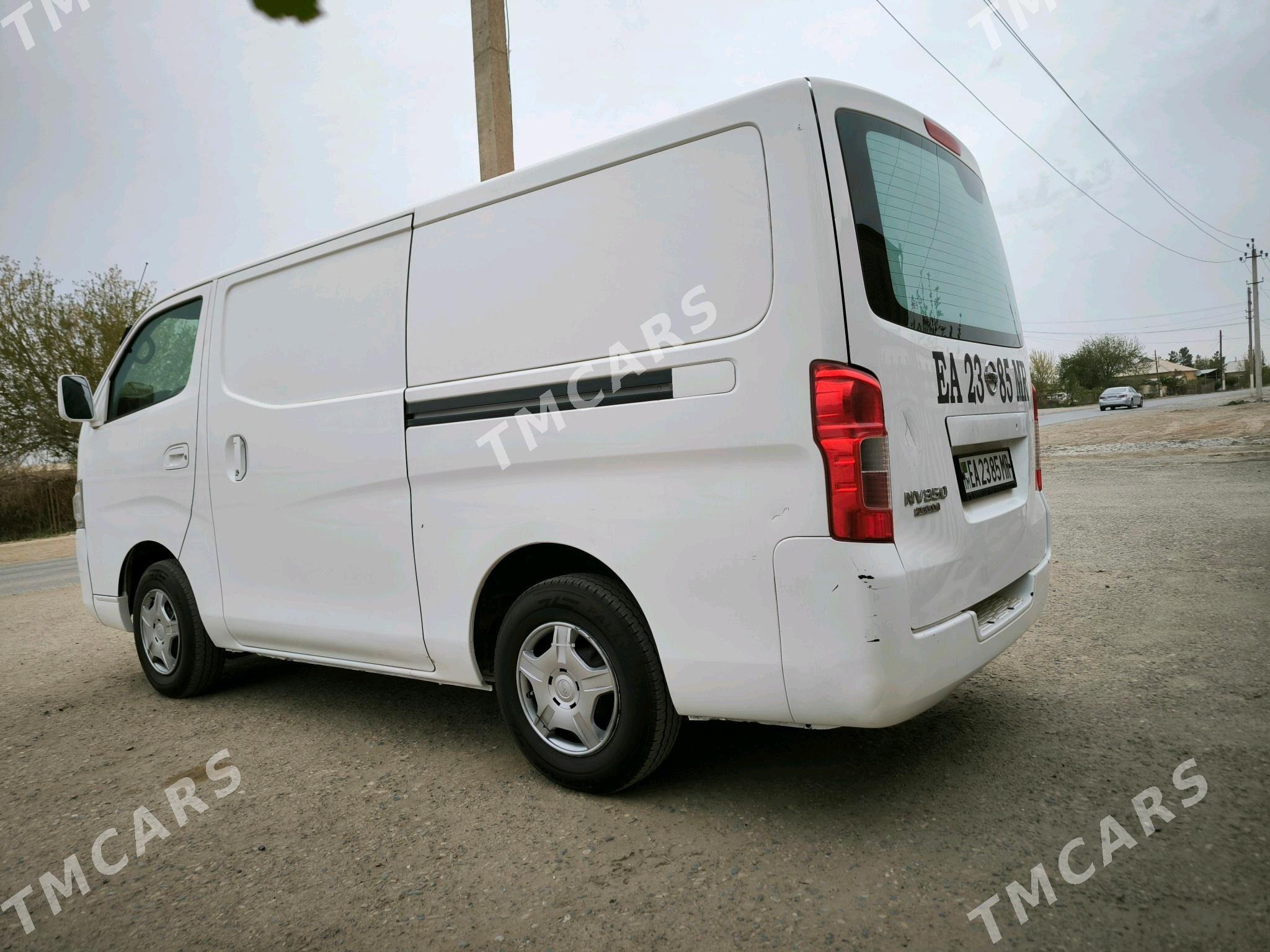 Nissan Urvan 2017 - 278 000 TMT - Mary - img 3