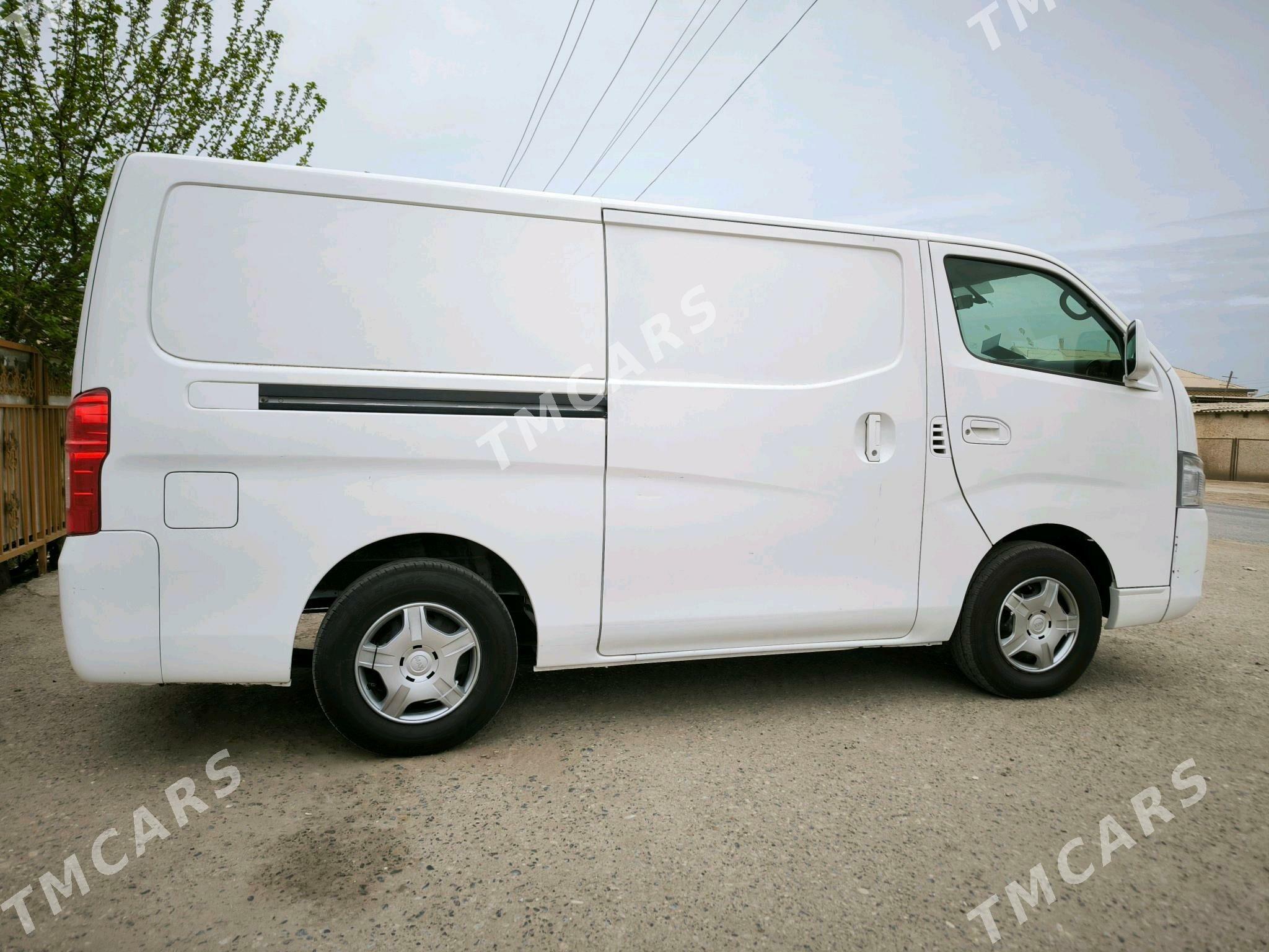 Nissan Urvan 2017 - 278 000 TMT - Mary - img 4