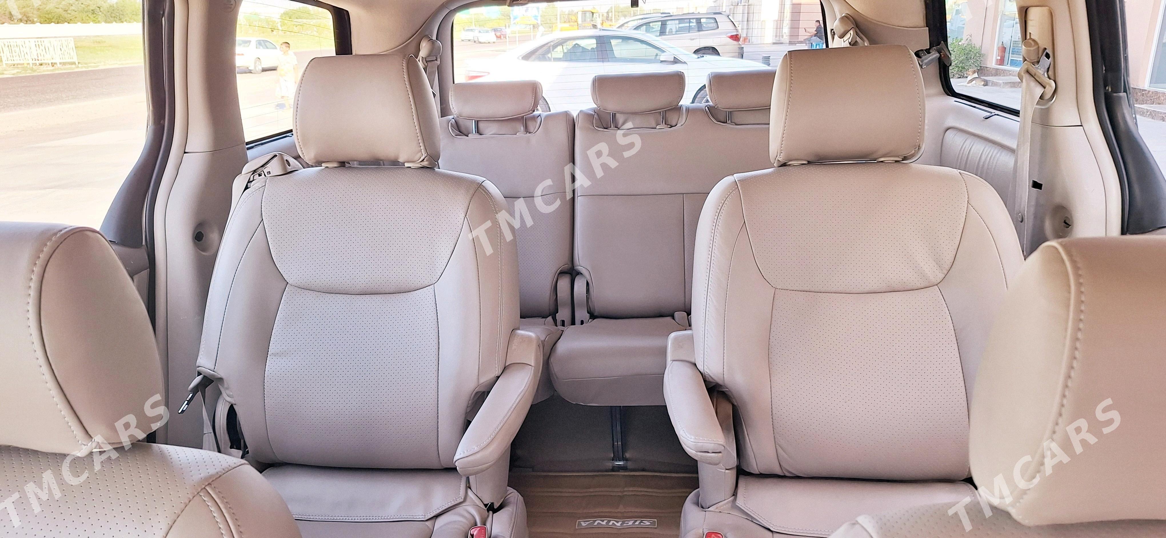 Toyota Sienna 2004 - 200 000 TMT - Mary - img 3