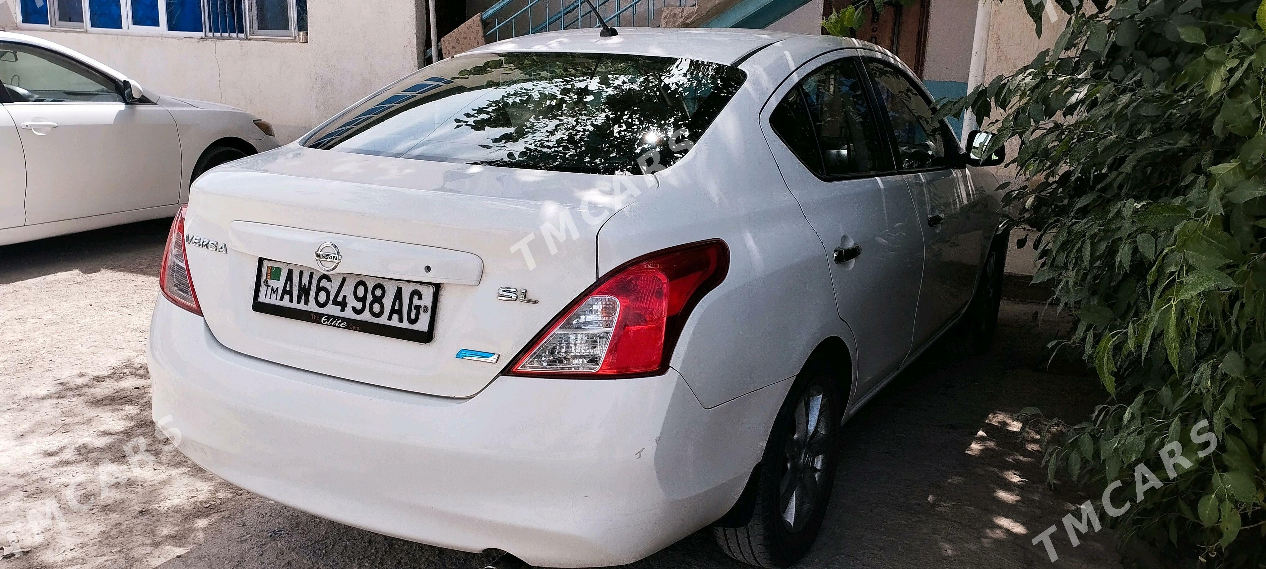 Nissan Versa 2011 - 110 000 TMT - Бедев - img 3