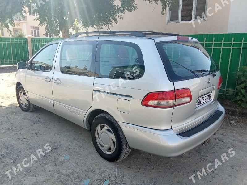 Toyota Sienna 2002 - 150 000 TMT - Мары - img 4
