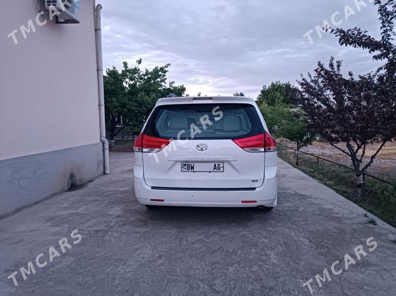 Toyota Sienna 2010 - 275 000 TMT - Ашхабад - img 4