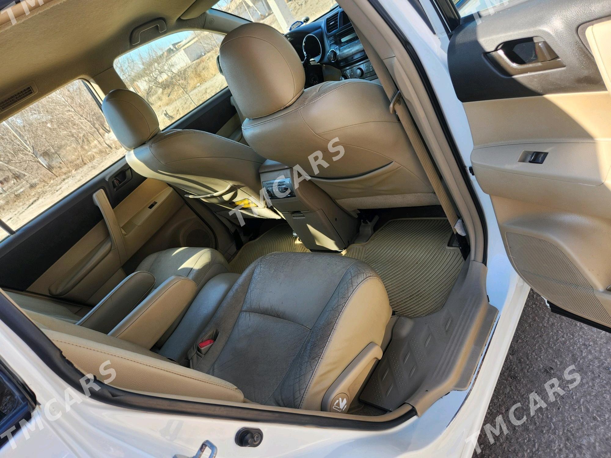 Toyota Highlander 2010 - 280 000 TMT - Köneürgenç - img 3