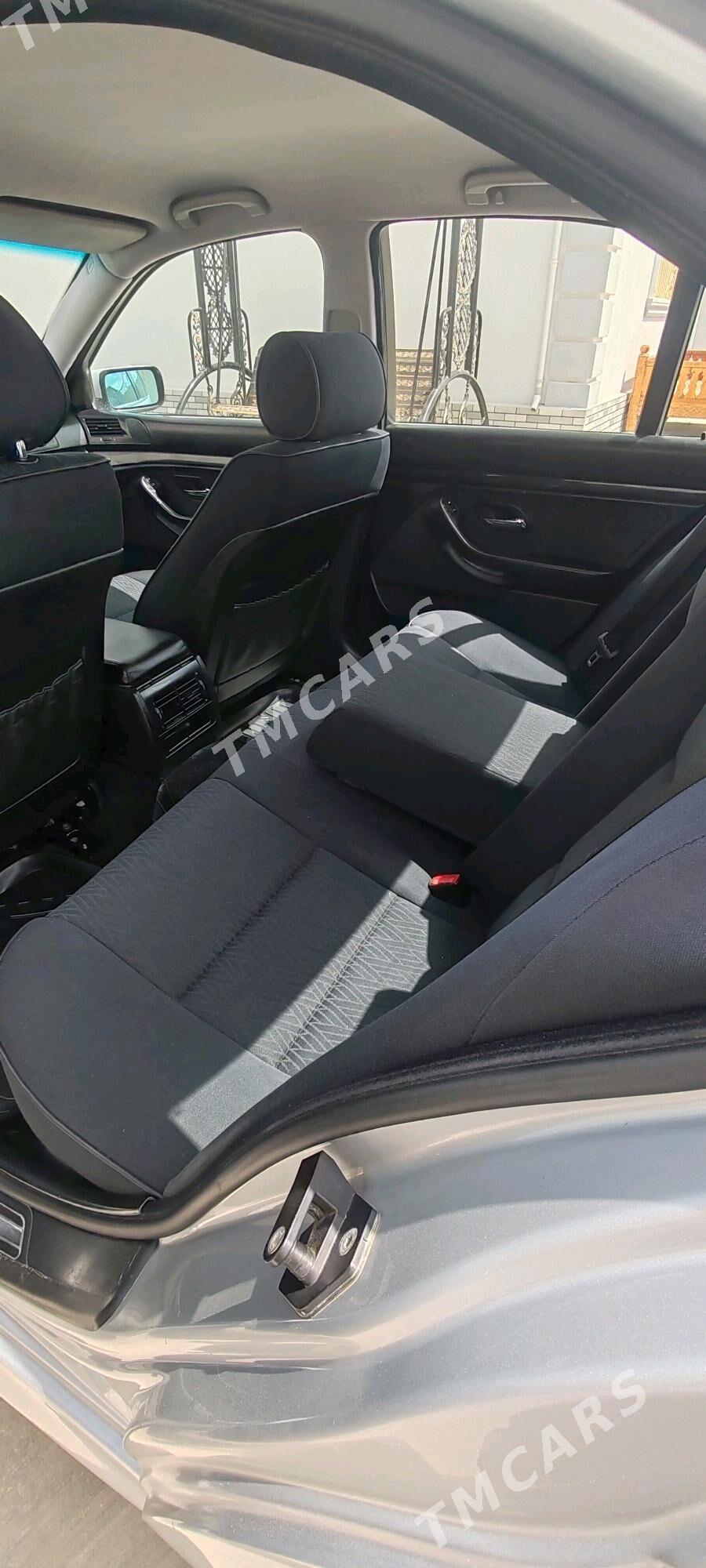 BMW E39 2001 - 83 000 TMT - Балканабат - img 4