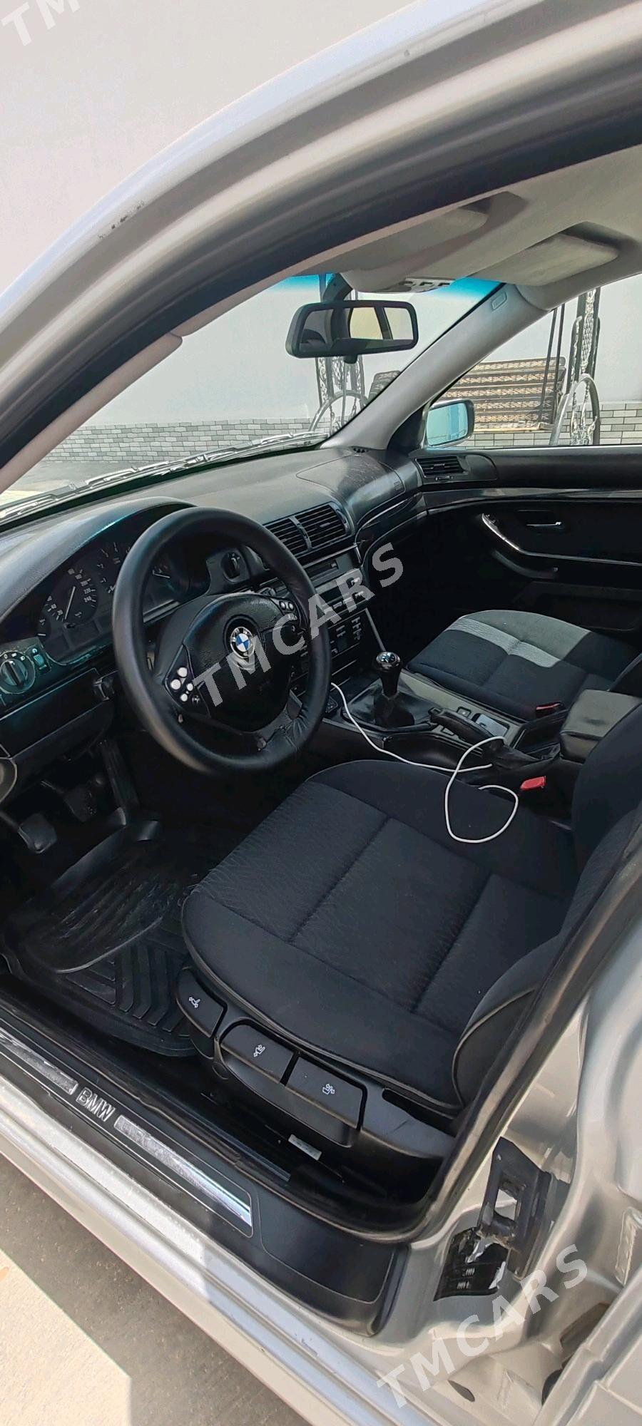 BMW E39 2001 - 83 000 TMT - Балканабат - img 3