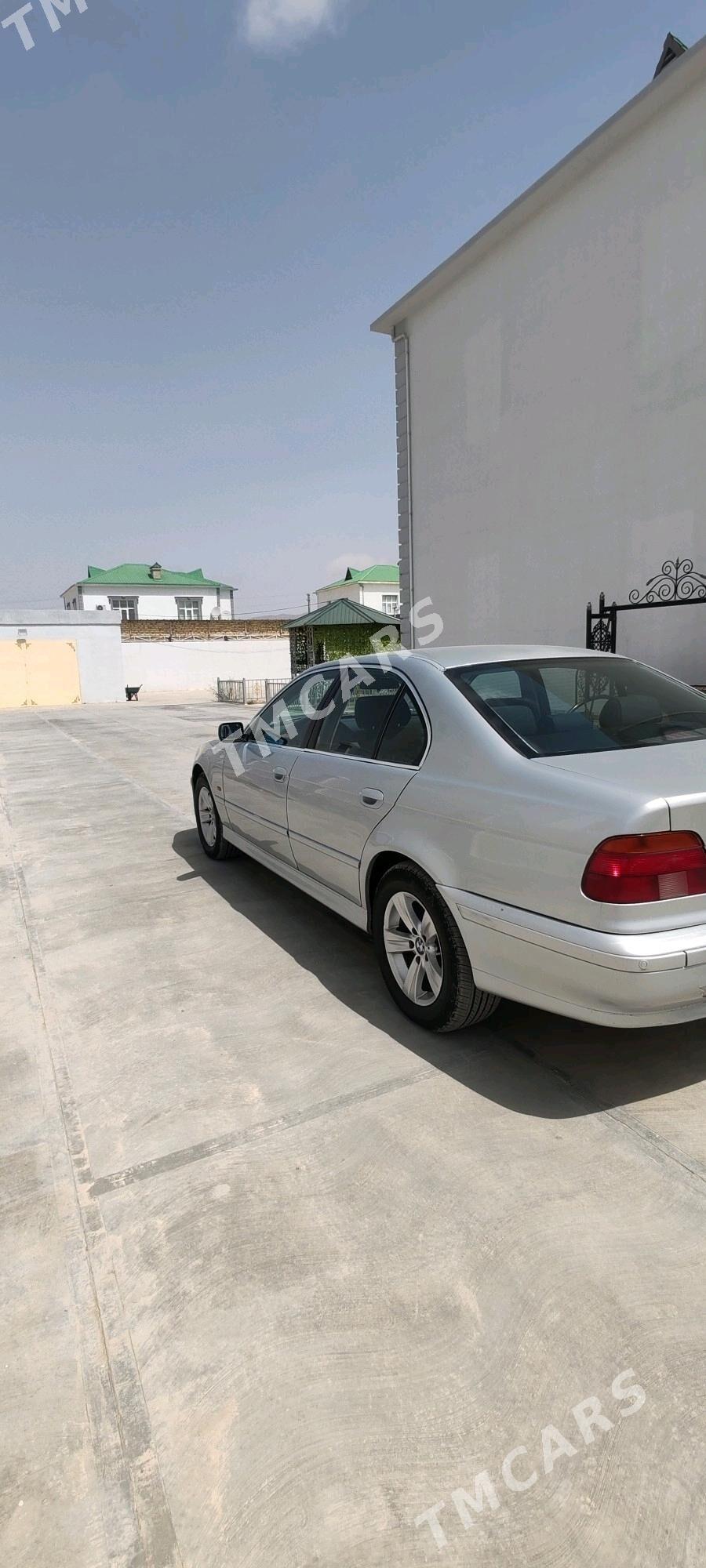 BMW E39 2001 - 83 000 TMT - Балканабат - img 7