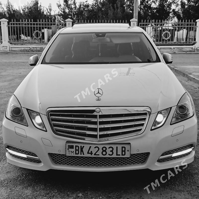 Mercedes-Benz E350 2010 - 260 000 TMT - Чарджоу - img 3