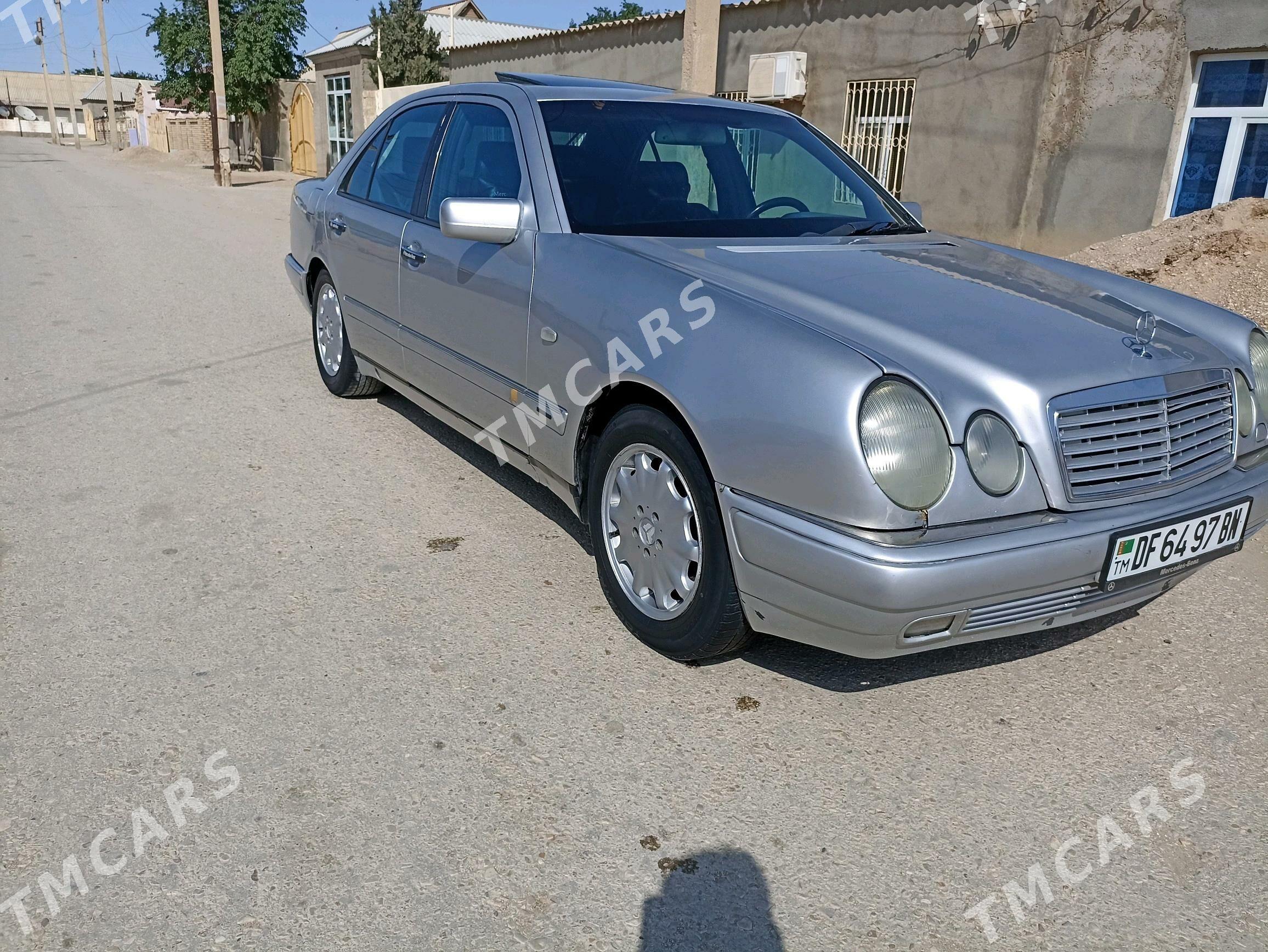 Mercedes-Benz E320 1999 - 75 000 TMT - Гумдаг - img 1