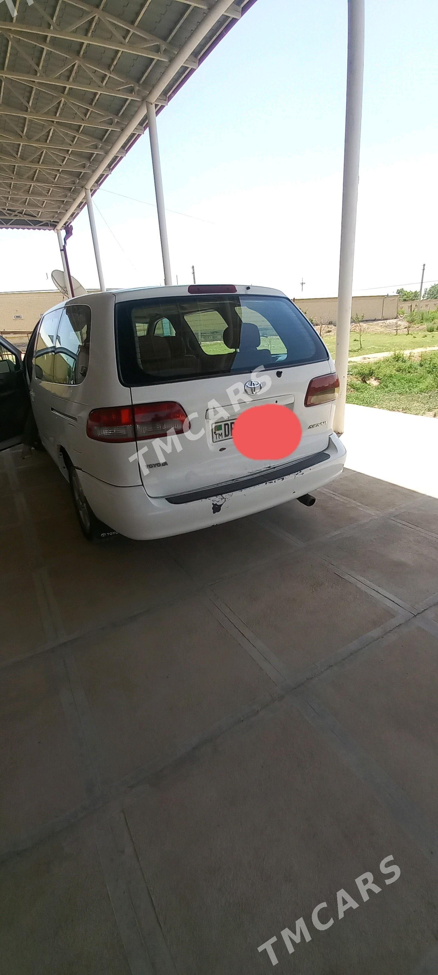 Toyota Sienna 2001 - 150 000 TMT - Векильбазар - img 2