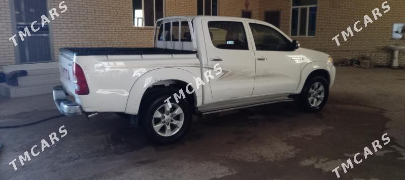 Toyota Hilux 2006 - 220 000 TMT - Халач - img 3