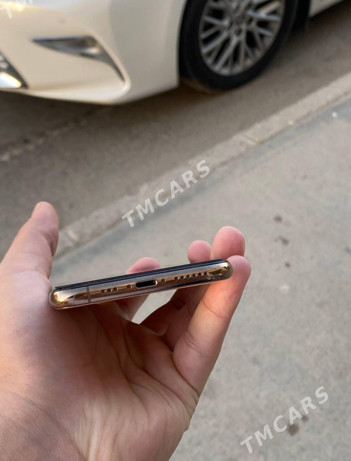 iPhone XS - Mary - img 2