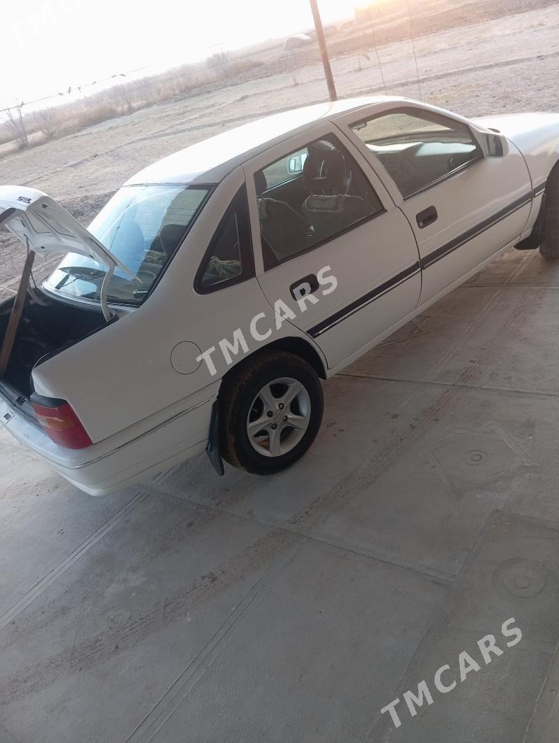 Opel Vectra 1990 - 38 000 TMT - Gubadag - img 3