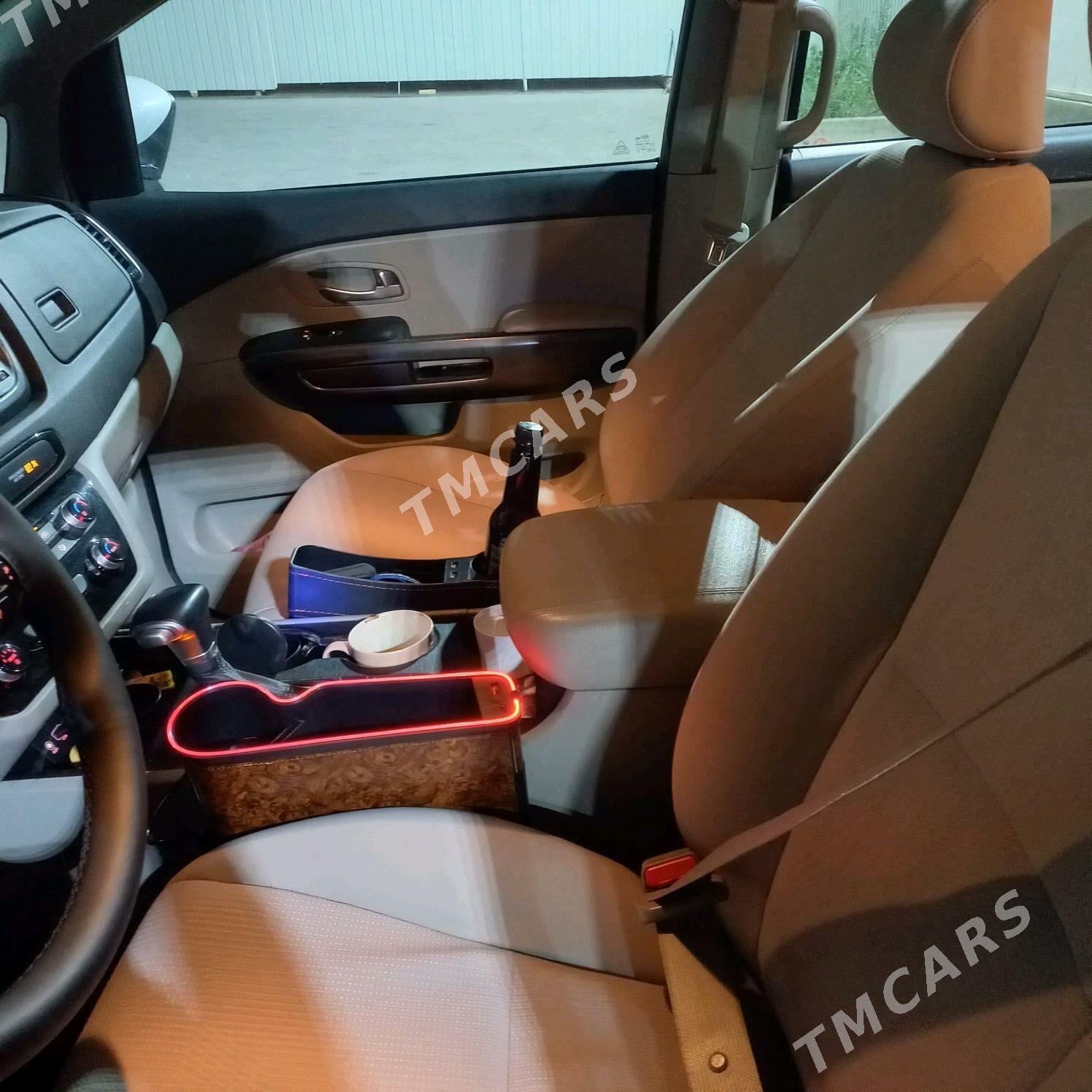 Kia Sedona 2019 - 350 000 TMT - Ашхабад - img 3
