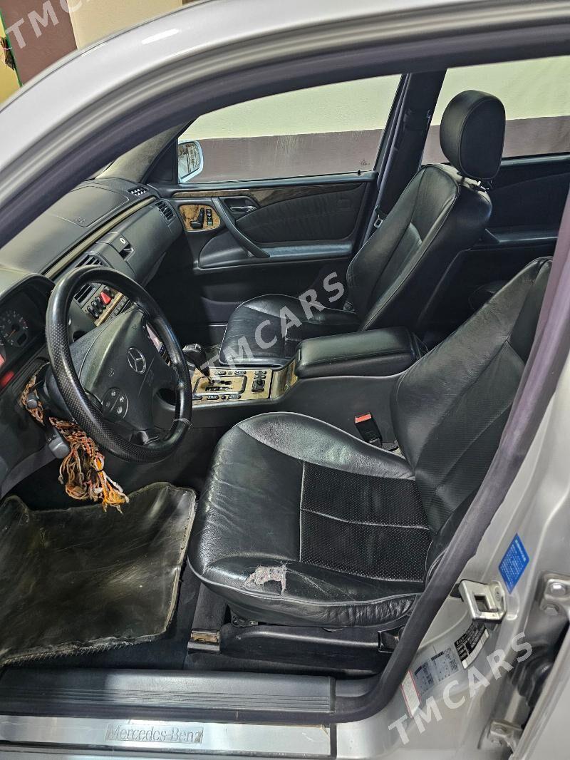 Mercedes-Benz E320 2001 - 130 000 TMT - Чоганлы - img 4