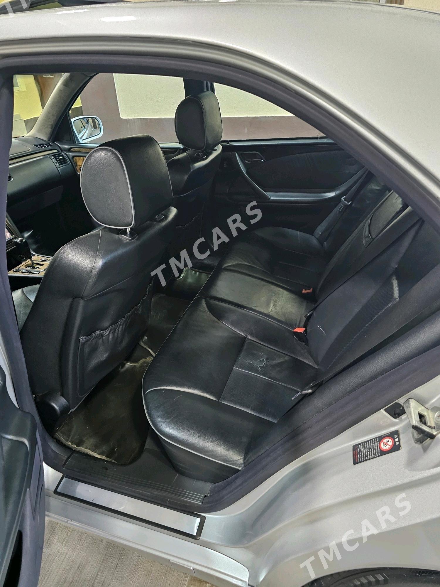 Mercedes-Benz E320 2001 - 130 000 TMT - Чоганлы - img 9