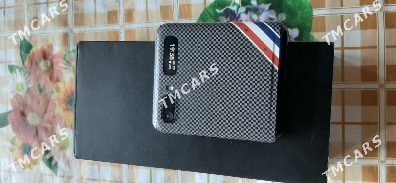 Samsung Galaxy z Flip - Parahat 3 - img 3