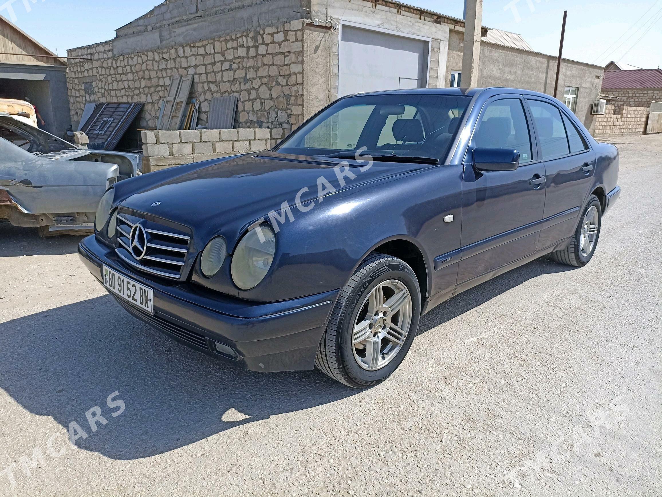 Mercedes-Benz E320 1999 - 51 000 TMT - Гумдаг - img 1