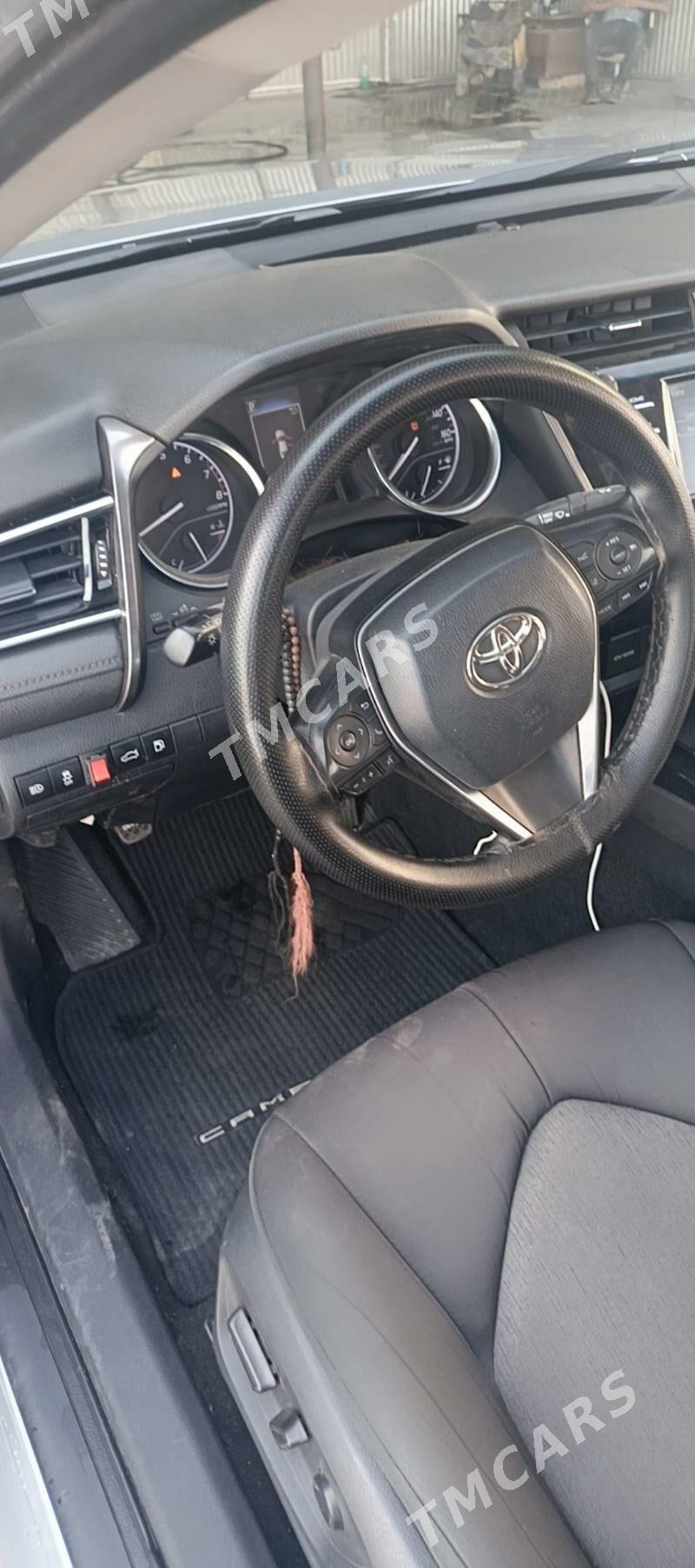 Toyota Camry 2018 - 280 000 TMT - Ýolöten - img 2