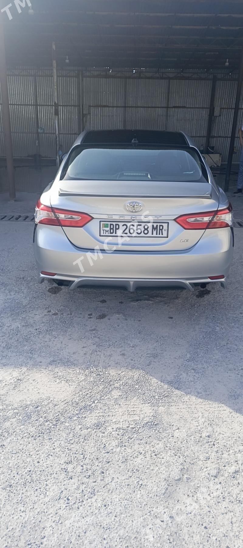 Toyota Camry 2018 - 280 000 TMT - Ýolöten - img 4