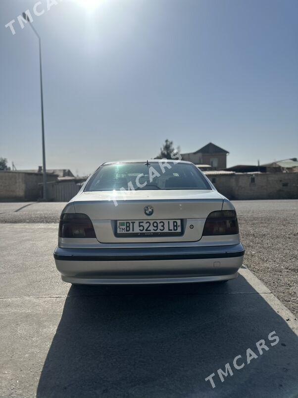 BMW E39 2000 - 99 000 TMT - Dänew - img 2