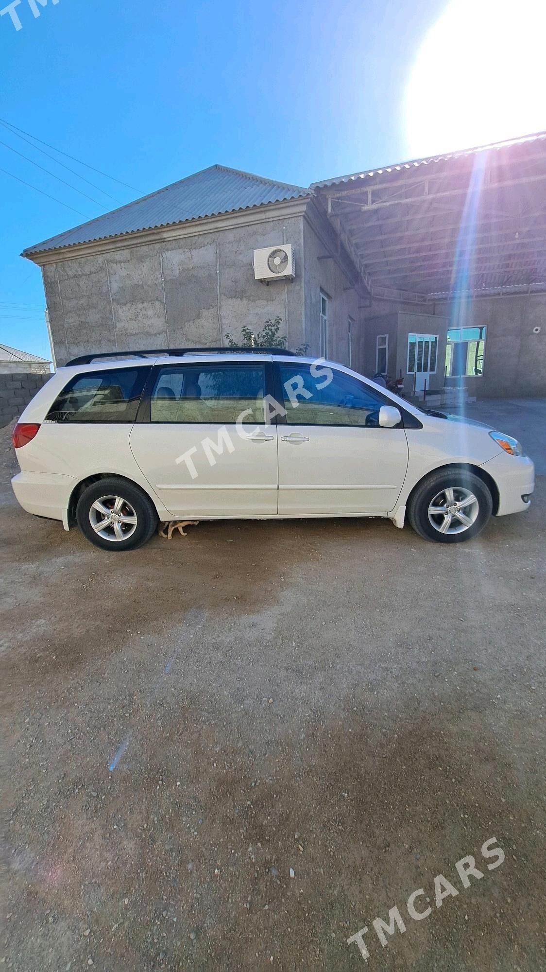 Toyota Sienna 2004 - 200 000 TMT - Gumdag - img 5