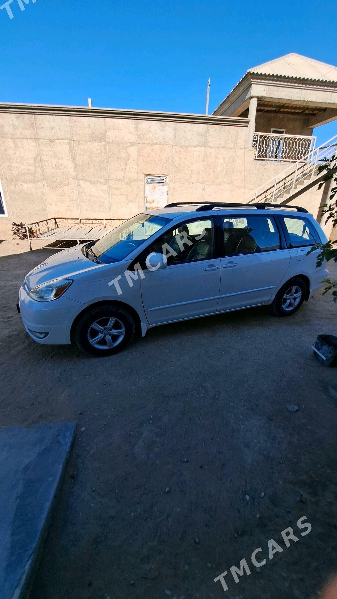 Toyota Sienna 2004 - 200 000 TMT - Gumdag - img 4