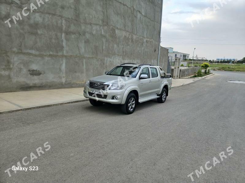 Toyota Hilux 2013 - 299 000 TMT - Гёкдепе - img 1