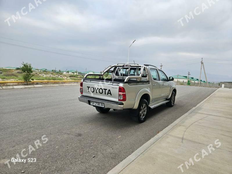 Toyota Hilux 2013 - 299 000 TMT - Гёкдепе - img 2
