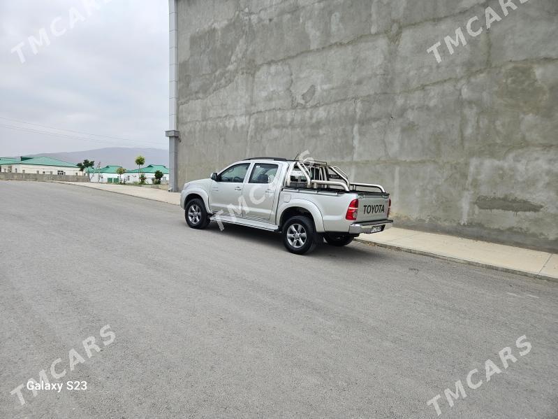 Toyota Hilux 2013 - 299 000 TMT - Гёкдепе - img 3