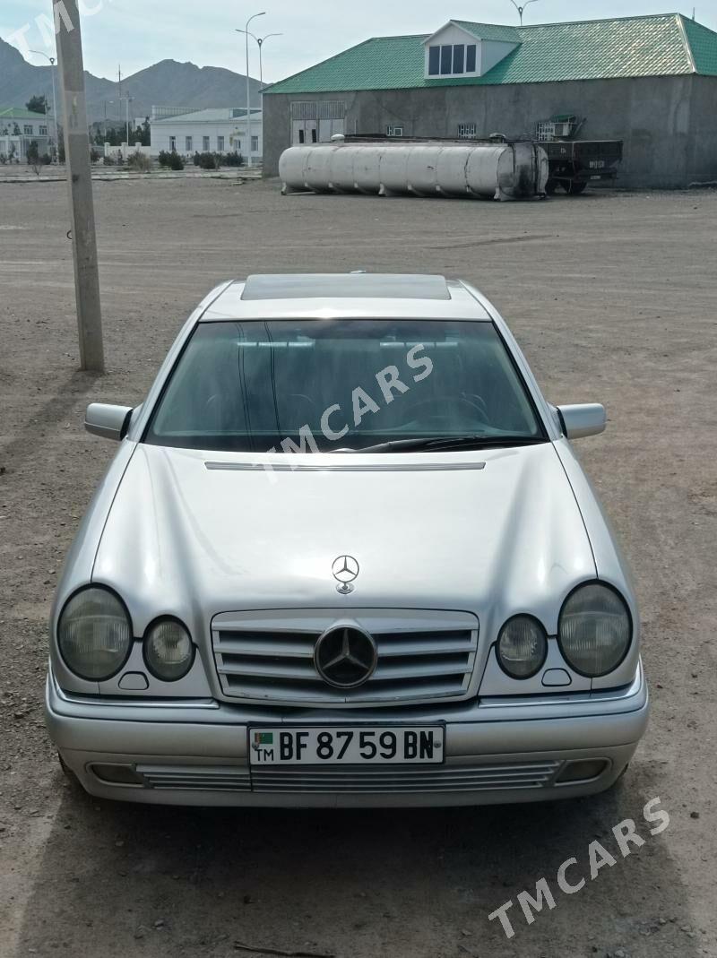 Mercedes-Benz E320 1999 - 120 000 TMT - Türkmenbaşy - img 4