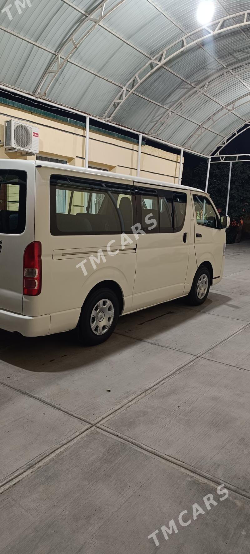 Toyota Hiace 2005 - 255 000 TMT - Бузмеин - img 6