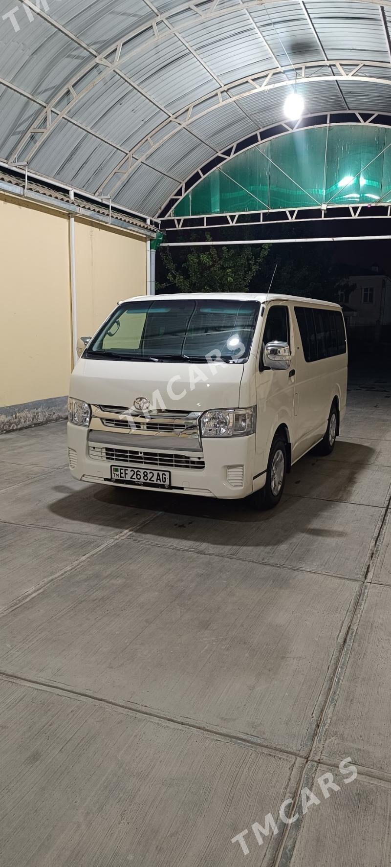 Toyota Hiace 2005 - 255 000 TMT - Бузмеин - img 2