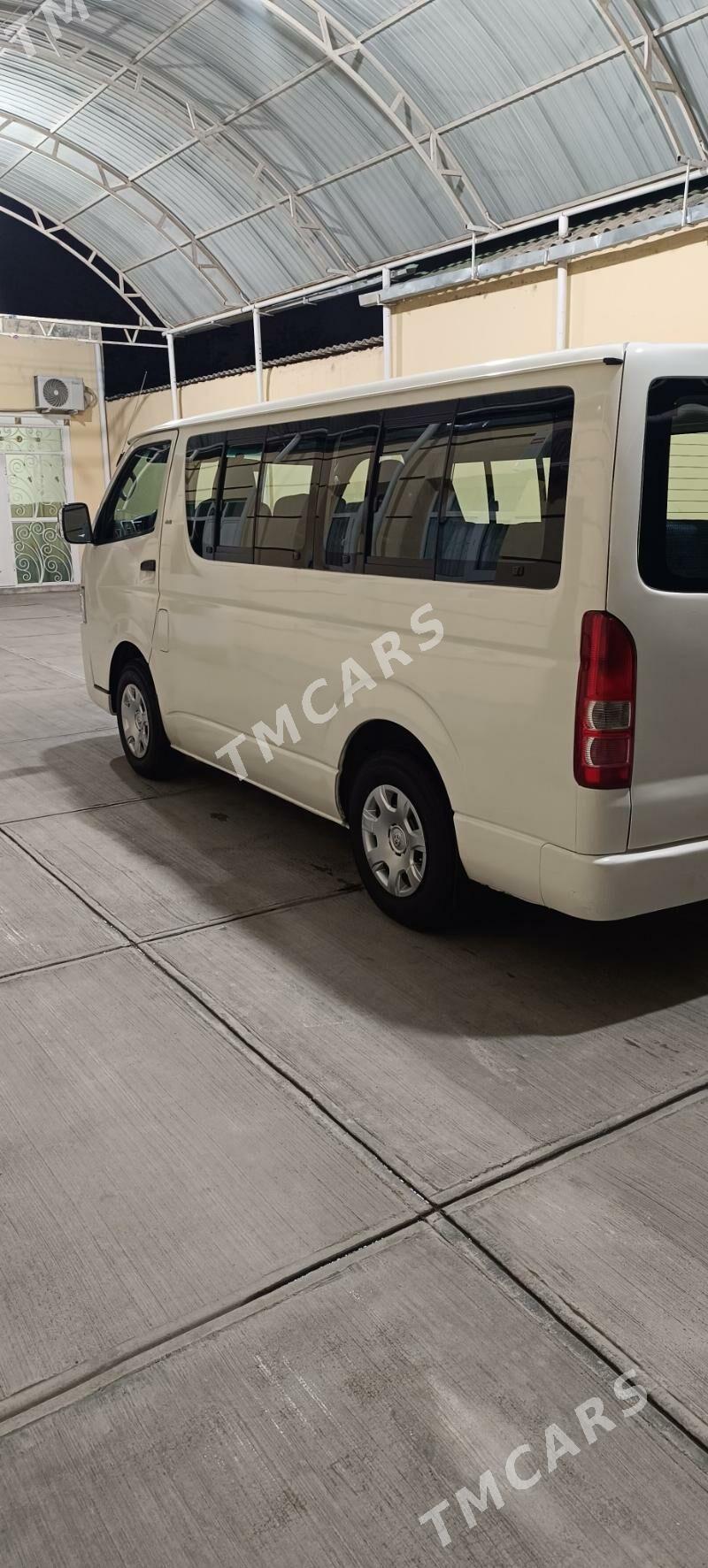 Toyota Hiace 2005 - 255 000 TMT - Бузмеин - img 4